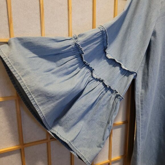 DG2 by Diane Gilman Womens Blue Floral Bell Sleeves Denim Blouse Sz M NWT - Picture 2 of 10